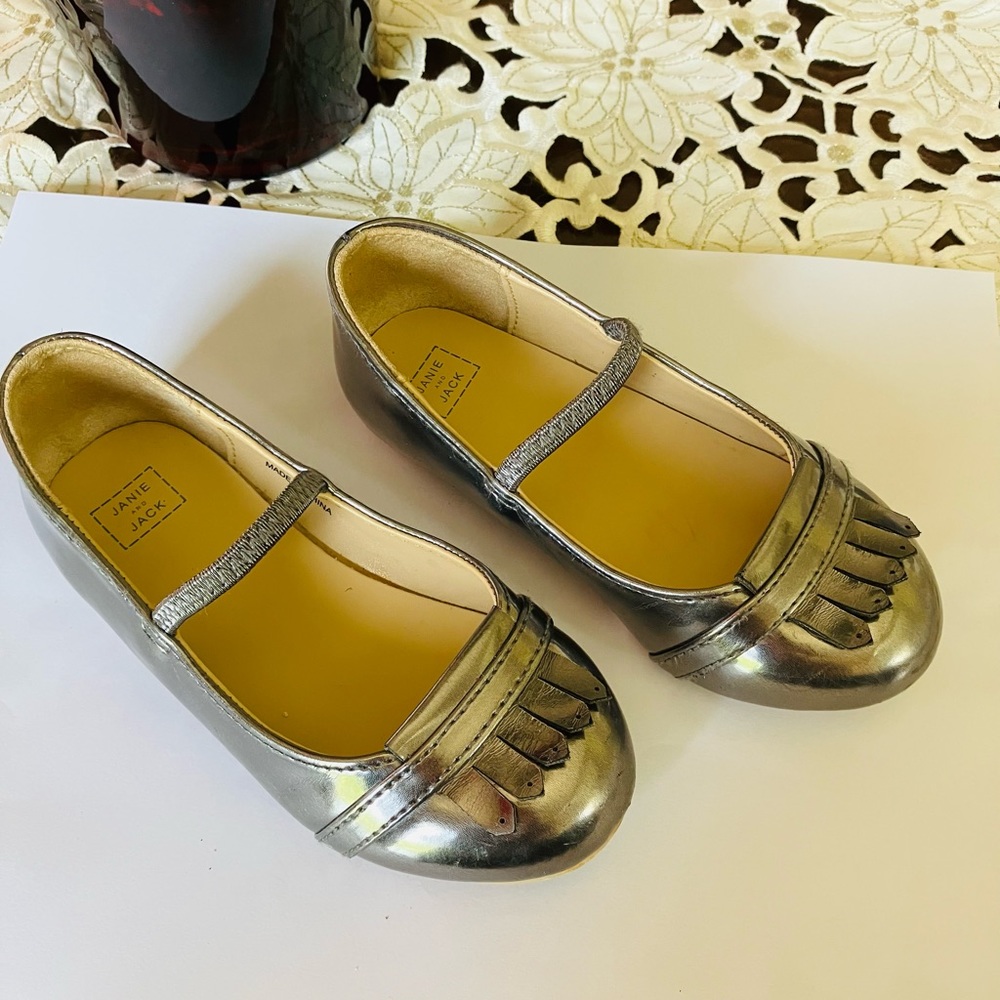 Janie and Jack toddlers girl shoes, like New Condition, size 6.